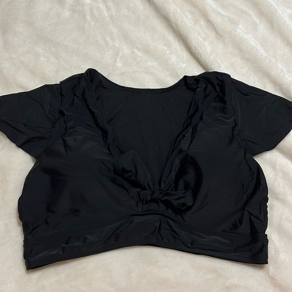 Black cap sleeve Torrid swim/bikini top with tie detail size 2x